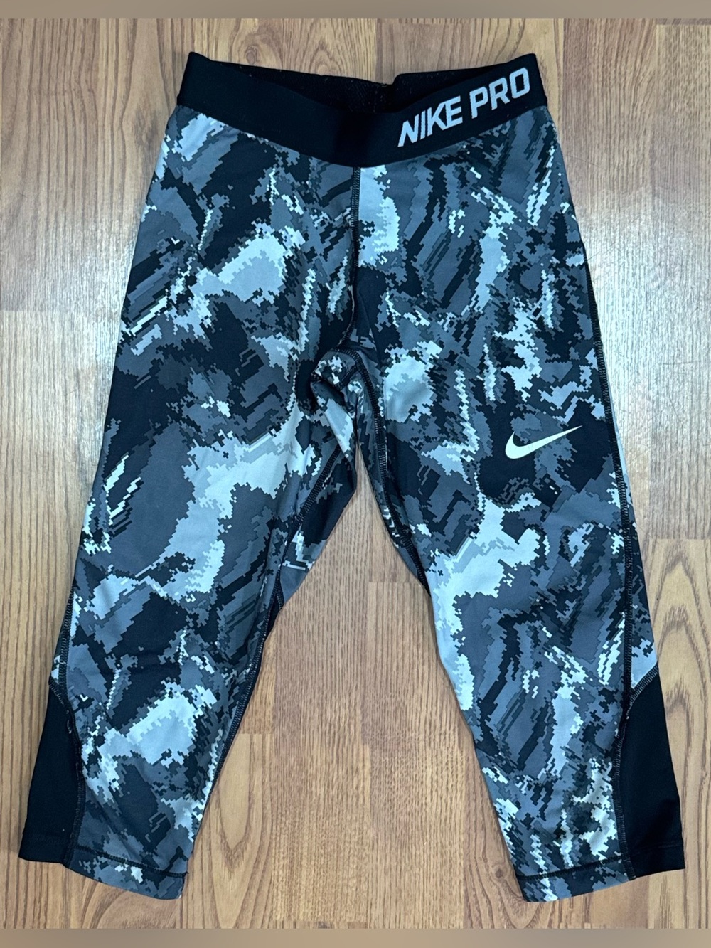 ❤️ Nike Pro Girls' Kids Black & Gray Camo Capri Leggings (B17)